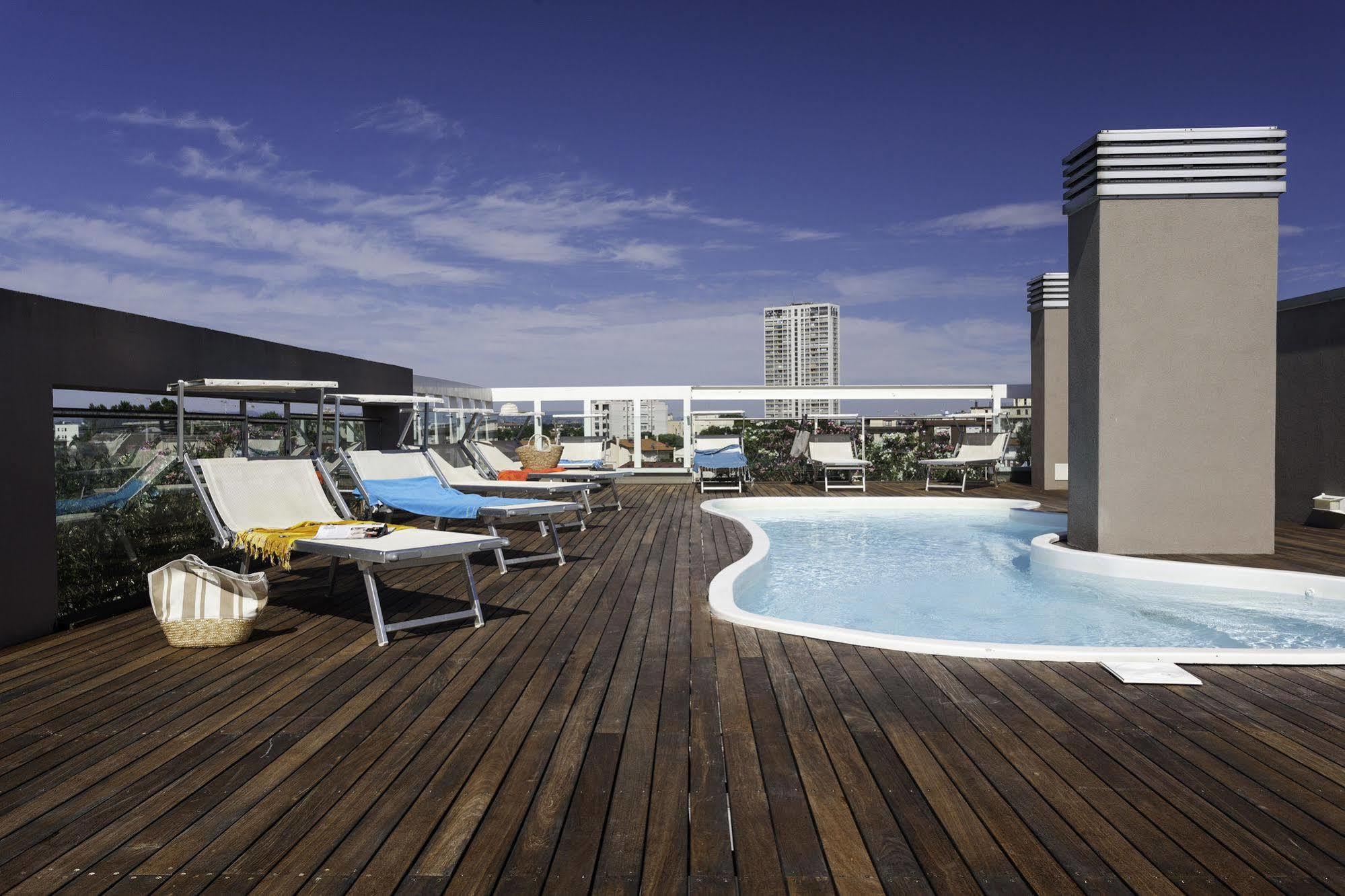 Residence Delfina Rimini Zewnętrze zdjęcie